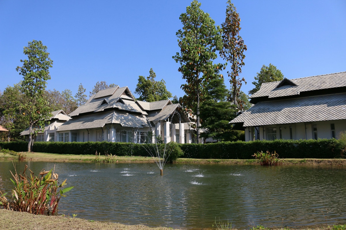 Pavillion Gebäude beim Teich